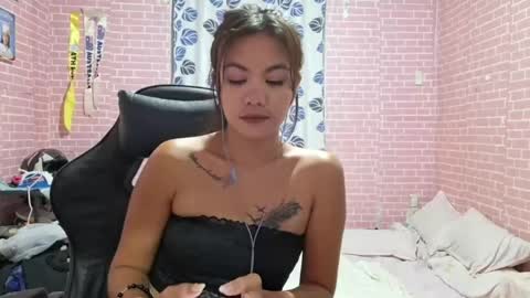 Olivia online show from April 18, 7:07 pm