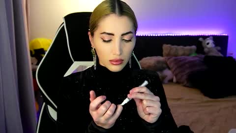 MayCarrey online show from December 14, 9:10 pm