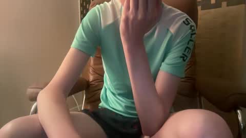 twinkie_lad117 online show from September 14, 6:37 am