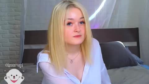 Snapshot of twinklefluff chatting on March 7, 10:35 am twinklefluff online show from March 7, 10:35 am