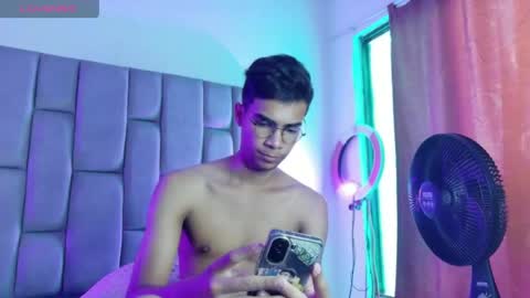 twinksecrets_ online show from April 23, 12:29 pm