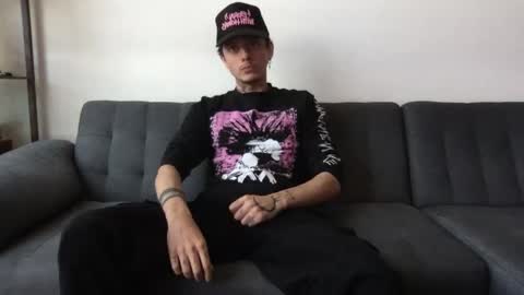 Derrick online show from April 29, 8:46 pm