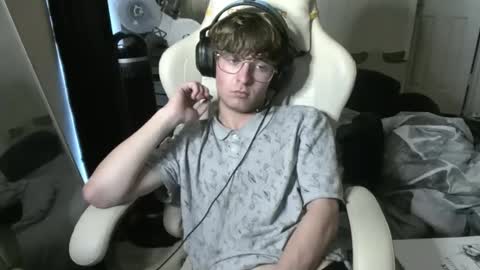 shytwink online show from December 20, 11:22 pm