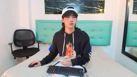 Snapshot of twinslovers_ chatting on October 9, 4:51 am twinslovers_ online show from October 9, 4:51 am