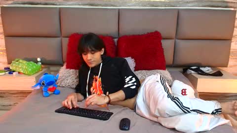 Snapshot of twinslovers_ chatting on October 17, 10:03 pm twinslovers_ online show from October 17, 10:03 pm