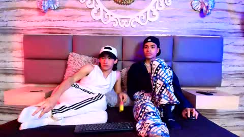 Snapshot of twinslovers_ chatting on September 25, 8:49 pm twinslovers_ online show from September 25, 8:49 pm