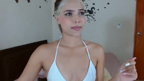 tyfanny19 online show from December 7, 7:49 pm