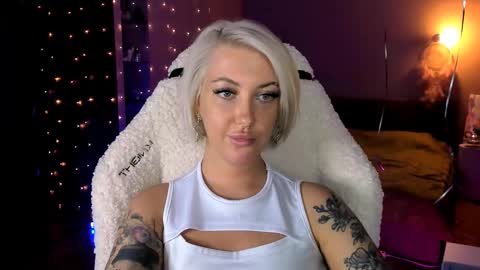 Miley online show from December 7, 1:57 pm