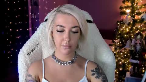 Miley online show from December 29, 6:16 pm