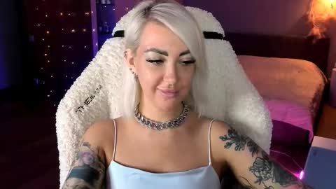 Miley online show from December 3, 3:45 pm