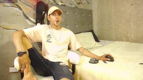 Snapshot of tyl3r_coop3r chatting on November 2, 3:28 am tyl3r_coop3r online show from November 2, 3:28 am