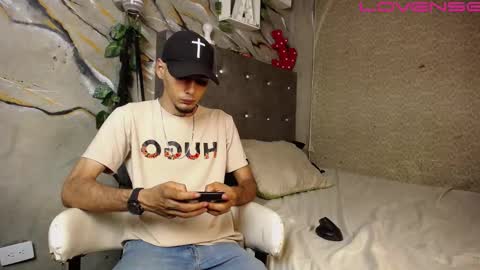 Snapshot of tyl3r_coop3r chatting on September 17, 2:37 am tyl3r_coop3r online show from September 17, 2:37 am