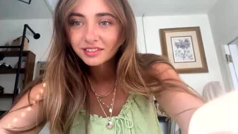 Snapshot of tylababyy chatting on September 15, 11:39 pm tylababyy online show from September 15, 11:39 pm