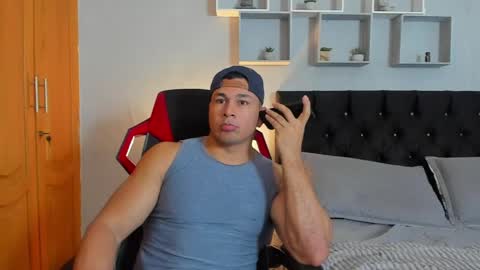 tyler_hank1 online show from April 24, 8:22 pm