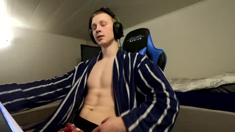 uijiujui online show from January 5, 9:36 pm