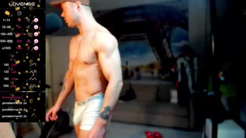 Snapshot of ukgymboy chatting on October 23, 11:55 am James Iron online show from October 23, 11:55 am
