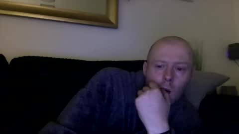 Snapshot of ukmatty3 chatting on December 6, 8:12 pm ukmatty3 online show from December 6, 8:12 pm