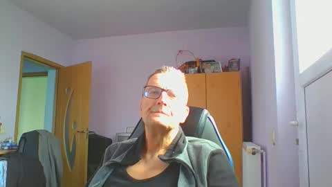 ulmeni4 online show from December 5, 10:57 am