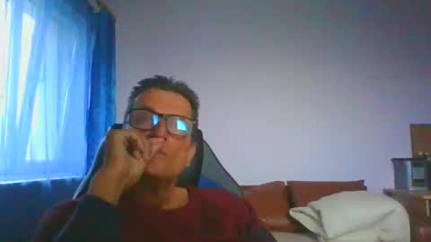 Snapshot of ulmeni7 chatting on October 18, 2:54 pm ulmeni7 online show from October 18, 2:54 pm