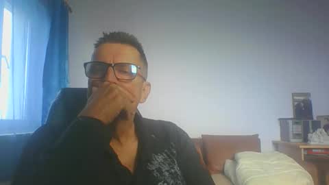 Snapshot of ulmeni7 chatting on October 29, 11:23 am ulmeni7 online show from October 29, 11:23 am