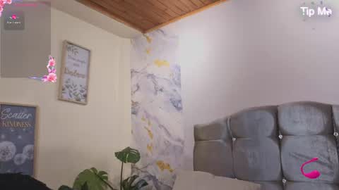 un_sluttyy online show from July 23, 11:30 am