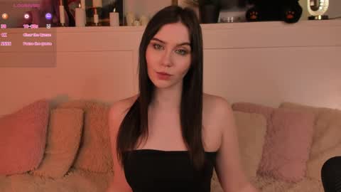 Una  online show from May 2, 9:59 am