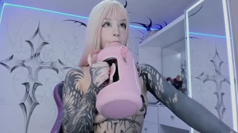 Snapshot of unachimbaherida chatting on February 3, 3:20 am Elle Danielle  online show from February 3, 3:20 am