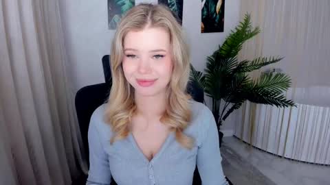 Alice online show from April 22, 8:49 pm