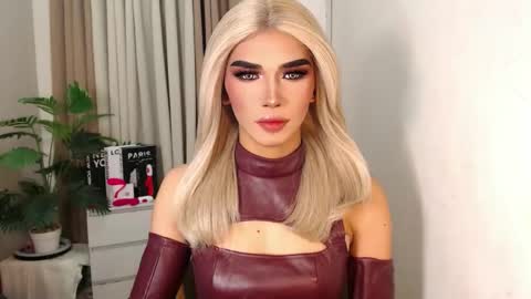 Miss Andrea online show from December 5, 6:27 pm