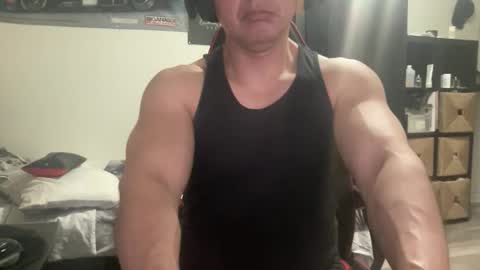 unlobitooenwallstreet online show from April 6, 11:50 pm