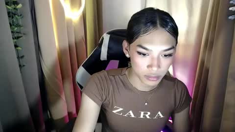 ur_dazzlingmorenaxx online show from November 8, 1:14 pm