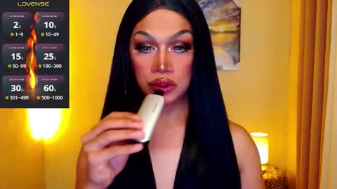 Call me Queeny online show from December 5, 1:09 pm