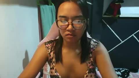 ur_wetwife online show from November 3, 1:39 am