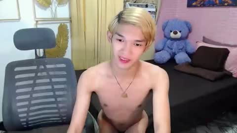 urasian_john20 online show from May 18, 4:07 am