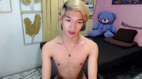 urasian_john20 online show from May 19, 8:43 am