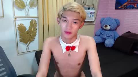 urasian_john20 online show from April 29, 2:38 am