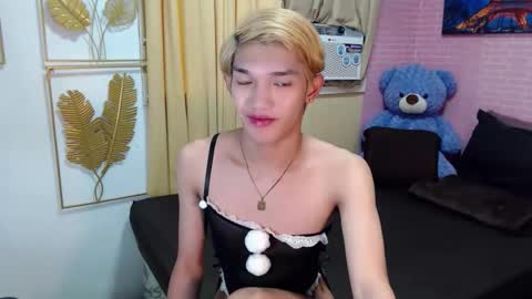 urasian_john20 online show from May 2, 1:44 am