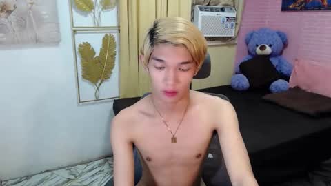 urasian_john20 online show from May 22, 9:38 am