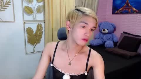 urasian_john20 online show from May 7, 1:23 am