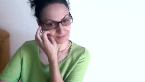 urbankate online show from December 16, 9:59 am