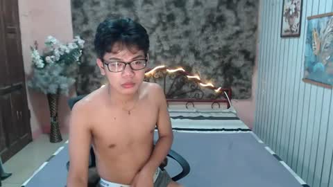 urdreamboy_doms online show from August 3, 6:48 am