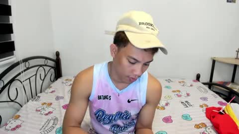 urfucker_vinz online show from June 16, 5:00 am