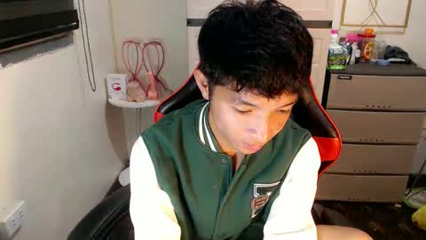 Ethan online show from April 29, 5:51 pm