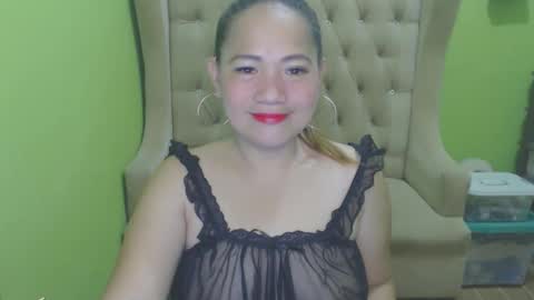 urhotmomzoey online show from April 22, 6:48 pm