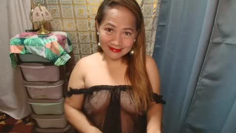 urhotmomzoey online show from July 4, 6:11 pm