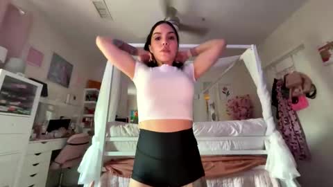 urlittlefilipina online show from April 4, 8:38 pm