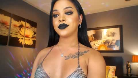 UrMajestyTyra online show from April 24, 1:51 am