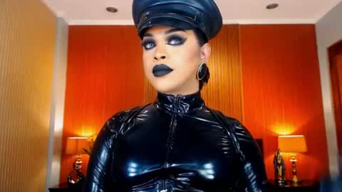 UrMajestyTyra online show from July 27, 3:15 am