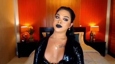 UrMajestyTyra online show from June 21, 1:45 am