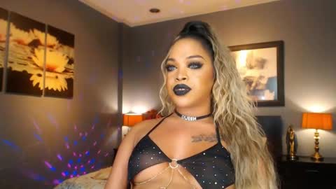 UrMajestyTyra online show from April 22, 2:52 am